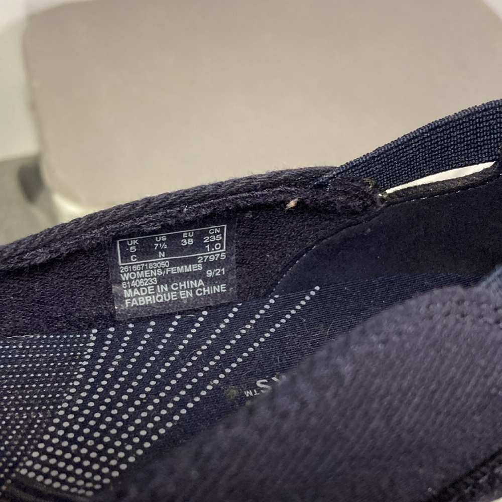 Clarks Cloudsteppers. Size 7.5. Used Once. B15. N… - image 4